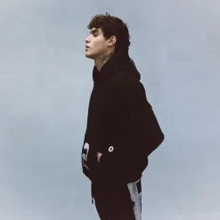 82 HOODIE BLACK
