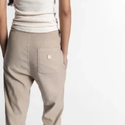 LINEN TAPER WHITE PEPPER