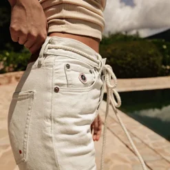 VINTAGE FIT OFF WHITE